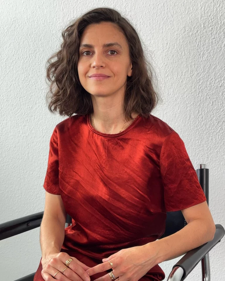 Instagram post from via.bund. This post is in position 13.