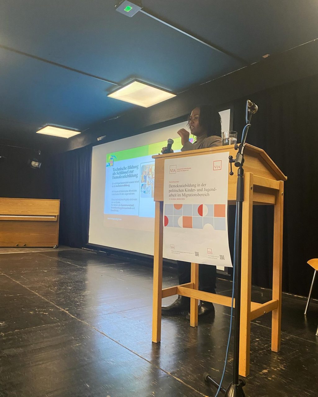 Instagram post from via.bund. This post is in position 11.