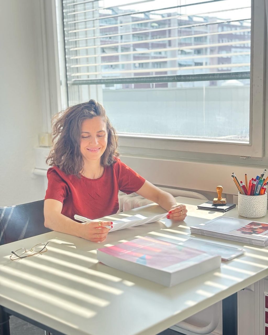 Instagram post from via.bund. This post is in position 6.